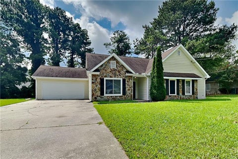 Homes For Rent - 1330 Burning Bush Drive<br/> Loganville, GA 30052