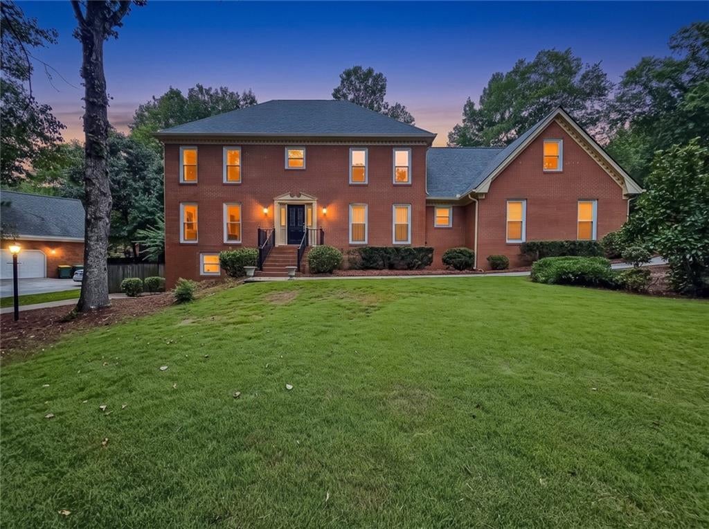 5616 Broxton Circle