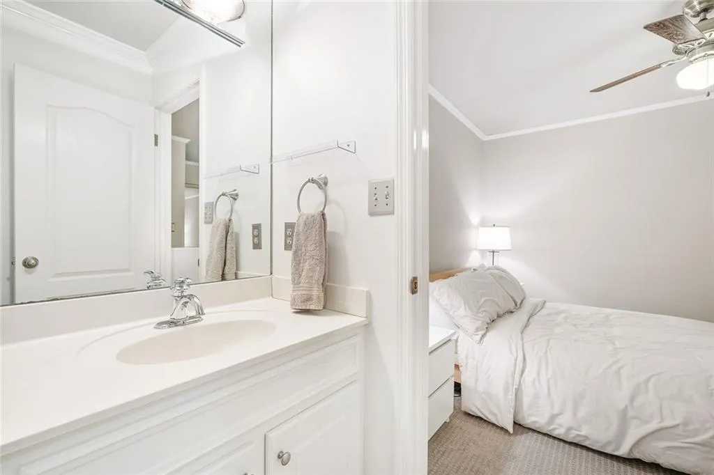 Sandy Springs, Georgia 30342, United States, 2 Bedrooms Bedrooms, ,3 BathroomsBathrooms,Residential,Active,145330