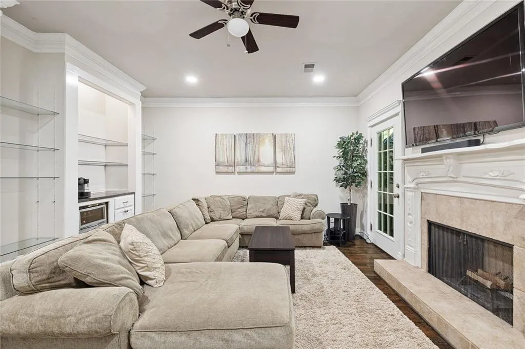 Sandy Springs, Georgia 30342, United States, 2 Bedrooms Bedrooms, ,3 BathroomsBathrooms,Residential,Active,145330