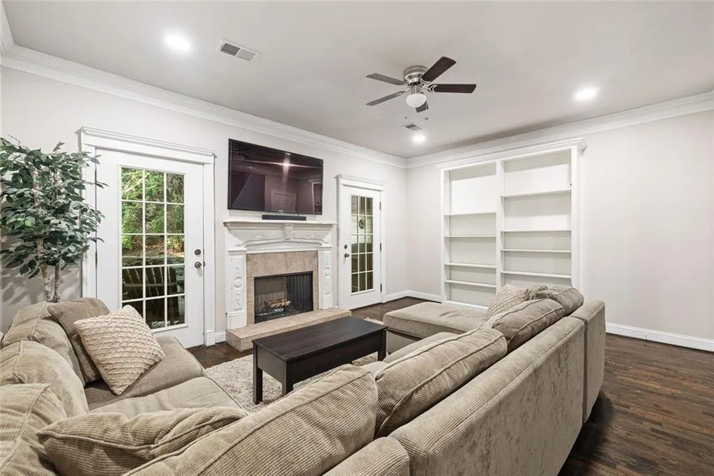 Sandy Springs, Georgia 30342, United States, 2 Bedrooms Bedrooms, ,3 BathroomsBathrooms,Residential,Active,145330