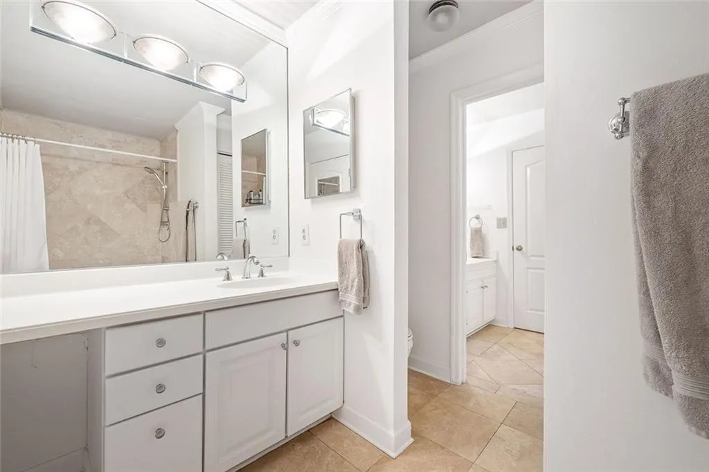 Sandy Springs, Georgia 30342, United States, 2 Bedrooms Bedrooms, ,3 BathroomsBathrooms,Residential,Active,145330