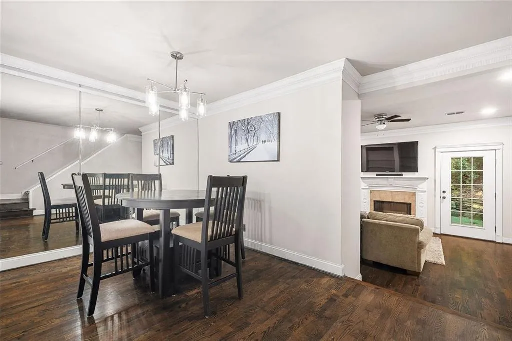 Sandy Springs, Georgia 30342, United States, 2 Bedrooms Bedrooms, ,3 BathroomsBathrooms,Residential,Active,145330