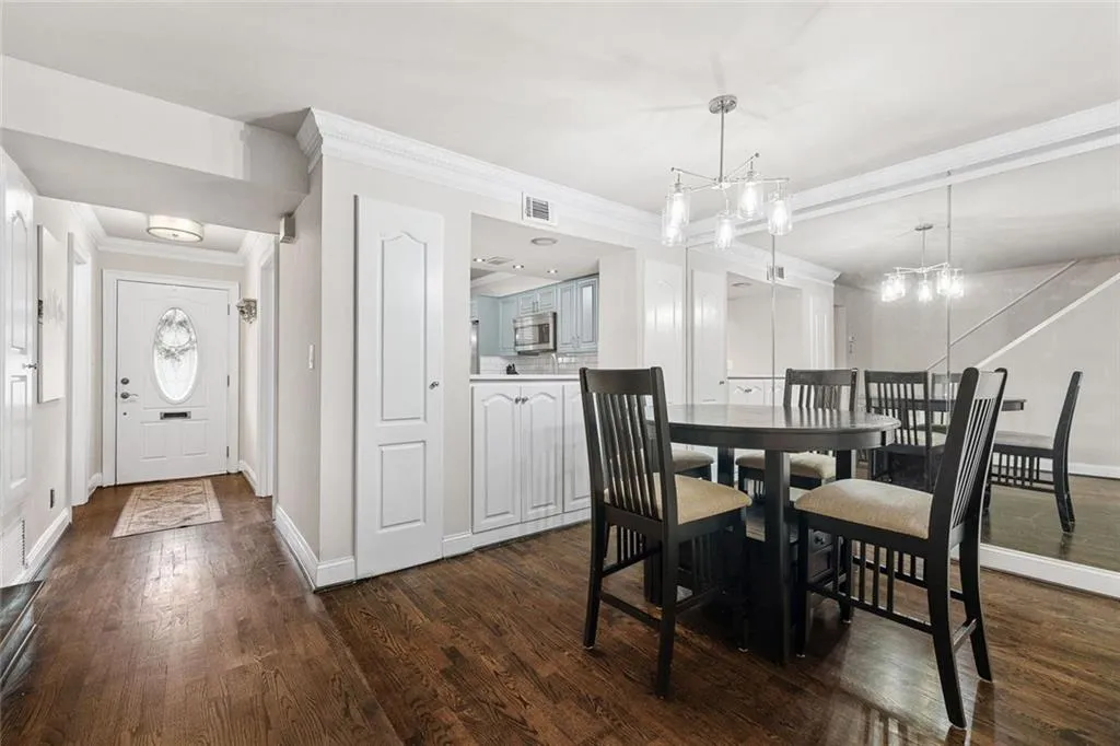 Sandy Springs, Georgia 30342, United States, 2 Bedrooms Bedrooms, ,3 BathroomsBathrooms,Residential,Active,145330