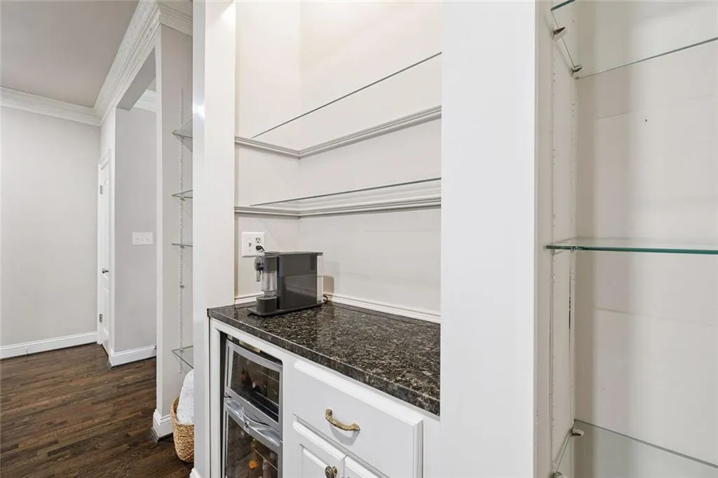 Sandy Springs, Georgia 30342, United States, 2 Bedrooms Bedrooms, ,3 BathroomsBathrooms,Residential,Active,145330