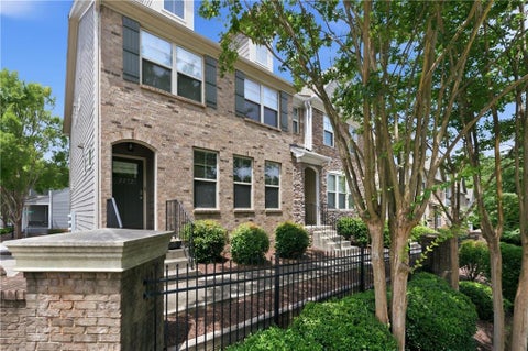 Townhouse For Sale - 2272 Whiteoak Drive #1<br/> Smyrna, GA 30080