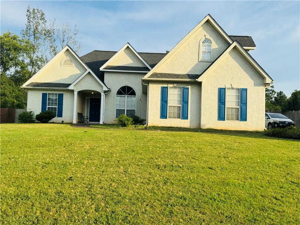 Beautiful single-family home located in McDonough, GA This well-maintained property features 3 spacious bedrooms, 2 full bathrooms, and a bonus room in the attic—perfect for a home office, playroom, or additional storage. The home offers an open-concept layout with a bright living area and a functional kitchen, ideal for both relaxing and entertaining. Rent is $2,000 per month and includes water and power, making budgeting simple and stress-free. The home is conveniently situated in a quiet, family-friendly neighborhood close to schools, shopping, and major highways. Pets are allowed with a pet deposit, so your furry friends are welcome! A security deposit and background check are required. Don’t miss this opportunity!
Please note: The owner resides in a separate unit at the back of the property, fully fenced off for privacy. Kindly do not block the driveway, as shared access is required.
