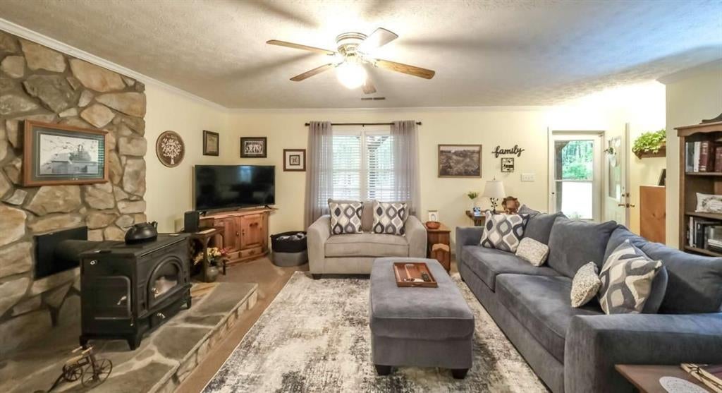 712 Honeysuckle Lane