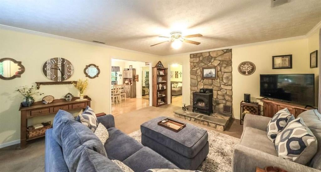 712 Honeysuckle Lane
