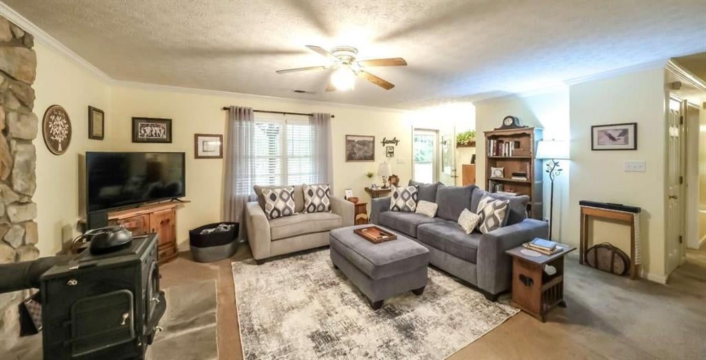 712 Honeysuckle Lane