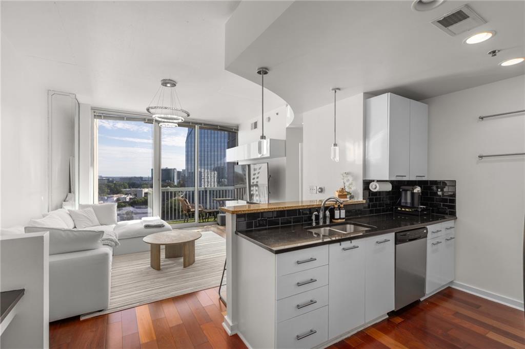 3324 Peachtree Road NE 1304