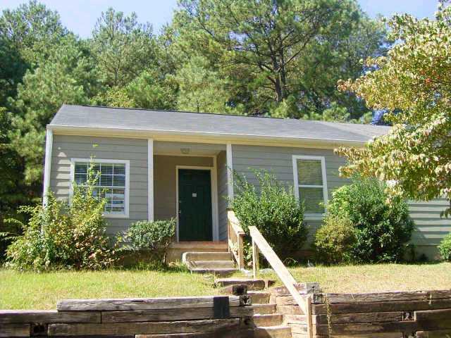 SHOWS GREAT-GOOD STARTER HOME OR INVESTMENT
