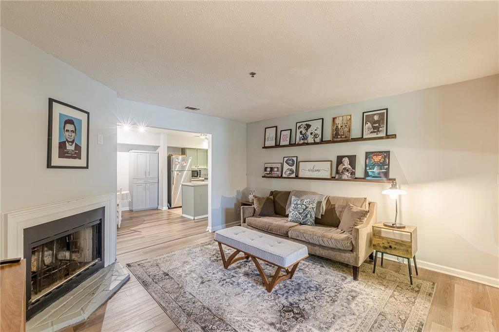 215 Cobblestone Trail