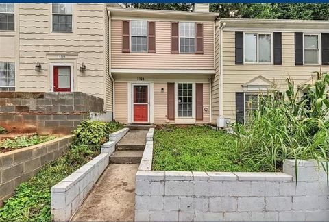 Townhouse For Sale - 3724 Jamestown Court<br/> Dekalb County, Atlanta, GA 30340