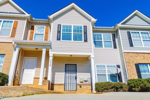 Townhouse For Sale - 2258 Bigwood Trail<br/> Atlanta, GA 30349