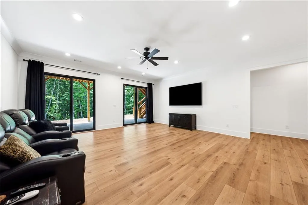 Talking Rock, Georgia 30175, United States, 4 Bedrooms Bedrooms, ,5 BathroomsBathrooms,Residential,Active,160429