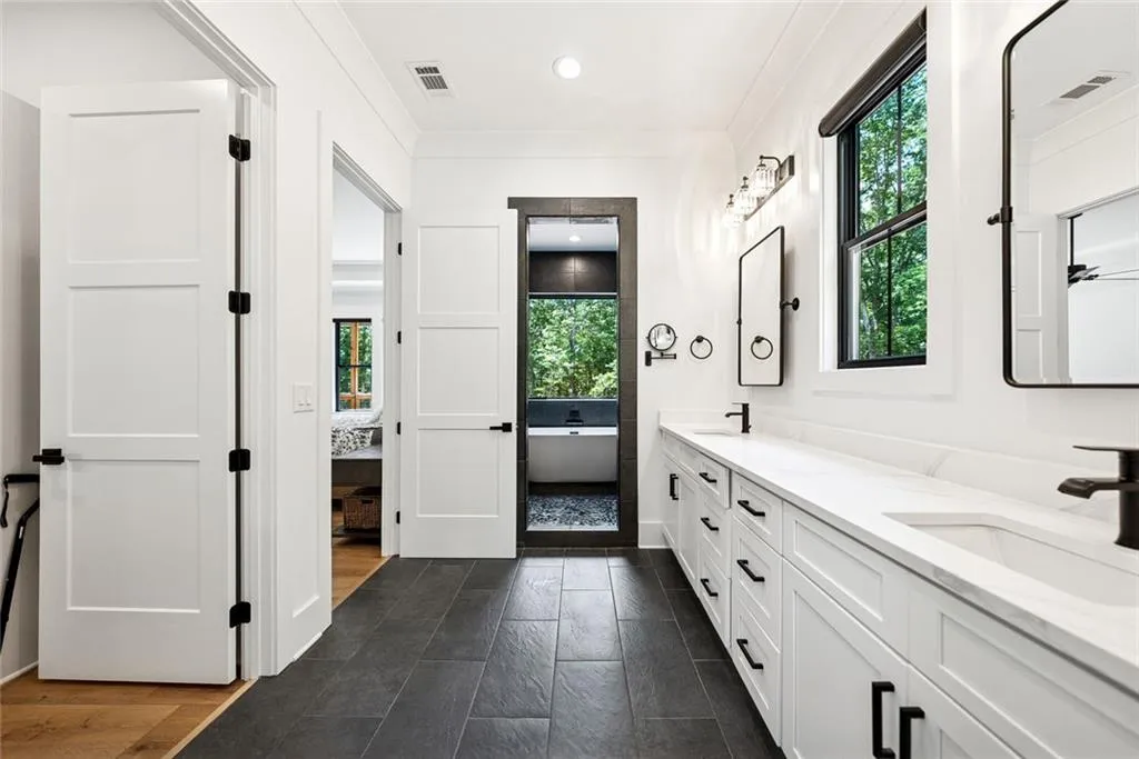 Talking Rock, Georgia 30175, United States, 4 Bedrooms Bedrooms, ,5 BathroomsBathrooms,Residential,Active,160429