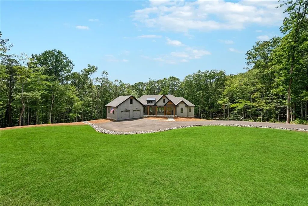 Talking Rock, Georgia 30175, United States, 4 Bedrooms Bedrooms, ,5 BathroomsBathrooms,Residential,Active,160429