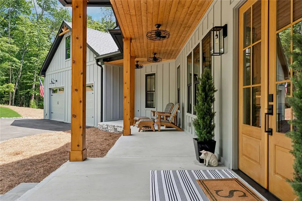 Talking Rock, Georgia 30175, United States, 4 Bedrooms Bedrooms, ,5 BathroomsBathrooms,Residential,Active,160429