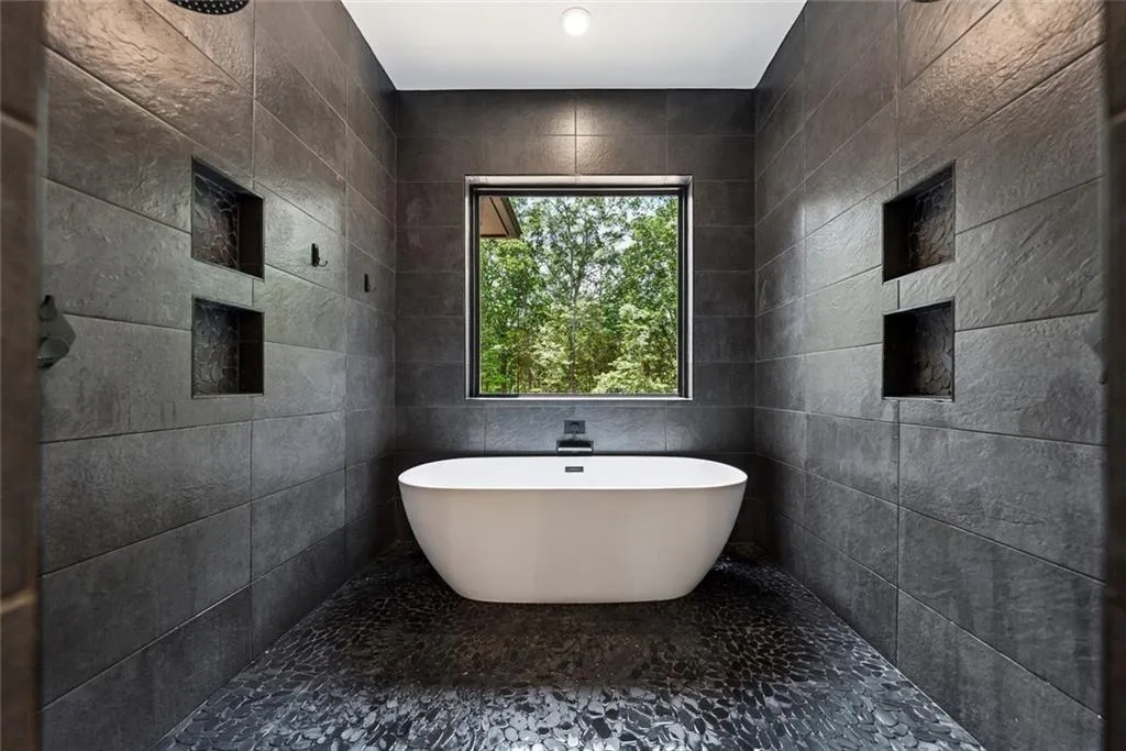 Talking Rock, Georgia 30175, United States, 4 Bedrooms Bedrooms, ,5 BathroomsBathrooms,Residential,Active,160429