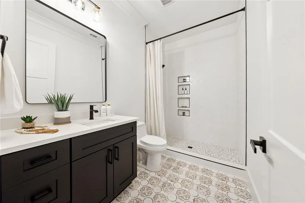 Talking Rock, Georgia 30175, United States, 4 Bedrooms Bedrooms, ,5 BathroomsBathrooms,Residential,Active,160429