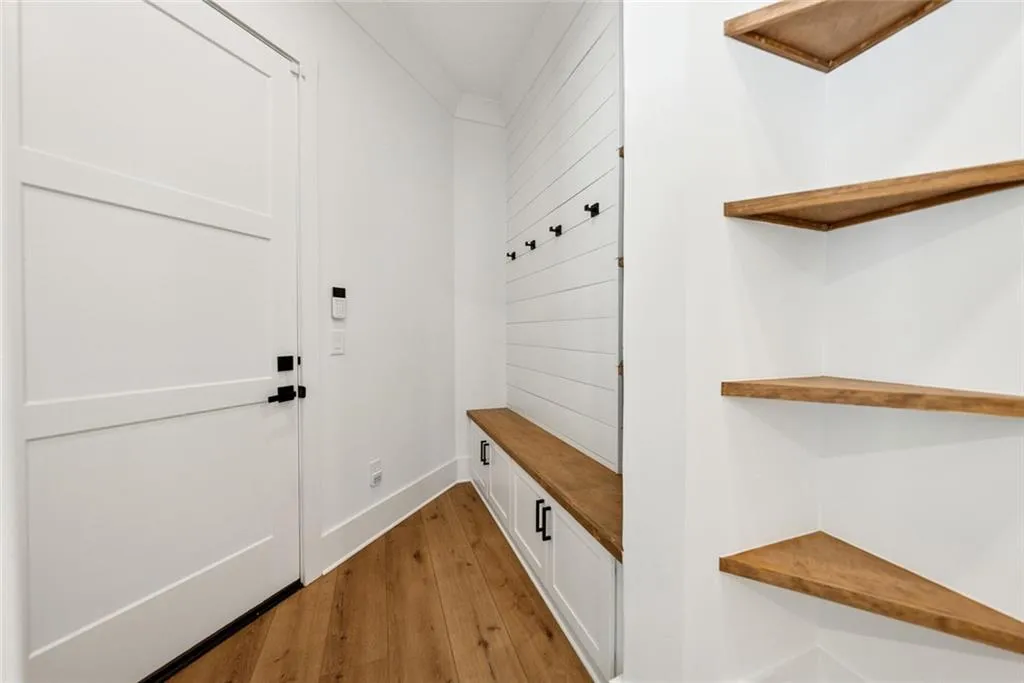 Talking Rock, Georgia 30175, United States, 4 Bedrooms Bedrooms, ,5 BathroomsBathrooms,Residential,Active,160429