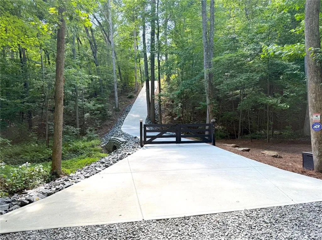 Talking Rock, Georgia 30175, United States, 4 Bedrooms Bedrooms, ,5 BathroomsBathrooms,Residential,Active,160429