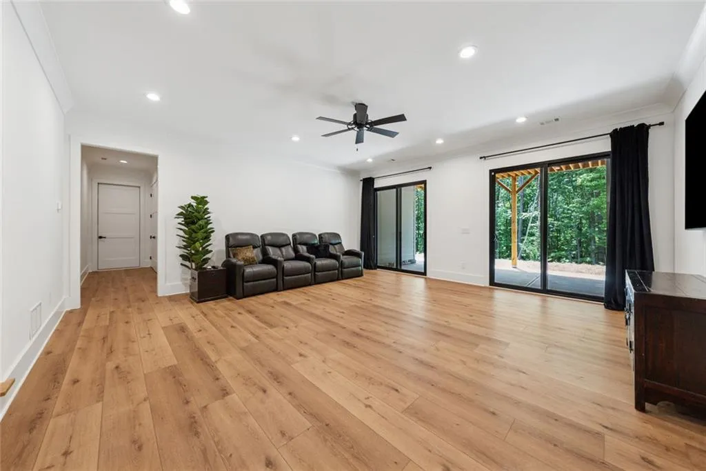 Talking Rock, Georgia 30175, United States, 4 Bedrooms Bedrooms, ,5 BathroomsBathrooms,Residential,Active,160429