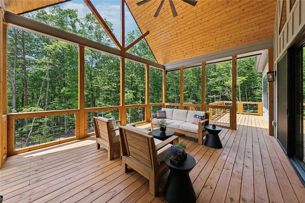 Talking Rock, Georgia 30175, United States, 4 Bedrooms Bedrooms, ,5 BathroomsBathrooms,Residential,Active,160429