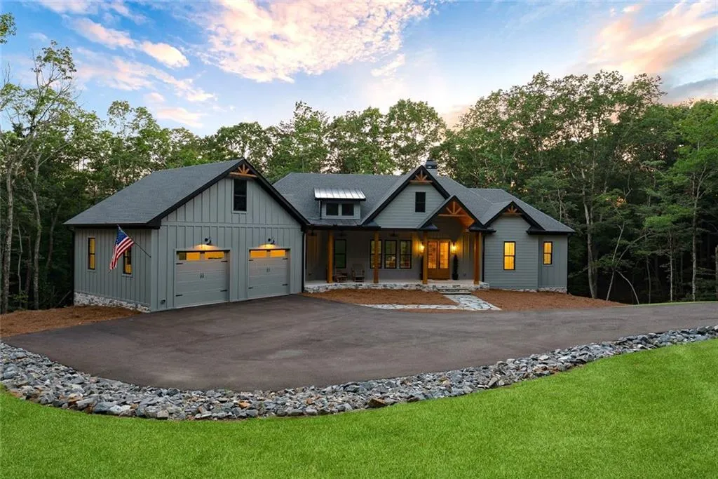 Talking Rock, Georgia 30175, United States, 4 Bedrooms Bedrooms, ,5 BathroomsBathrooms,Residential,Active,160429