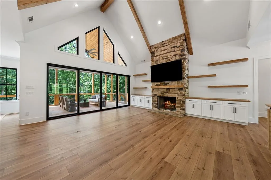 Talking Rock, Georgia 30175, United States, 4 Bedrooms Bedrooms, ,5 BathroomsBathrooms,Residential,Active,160429