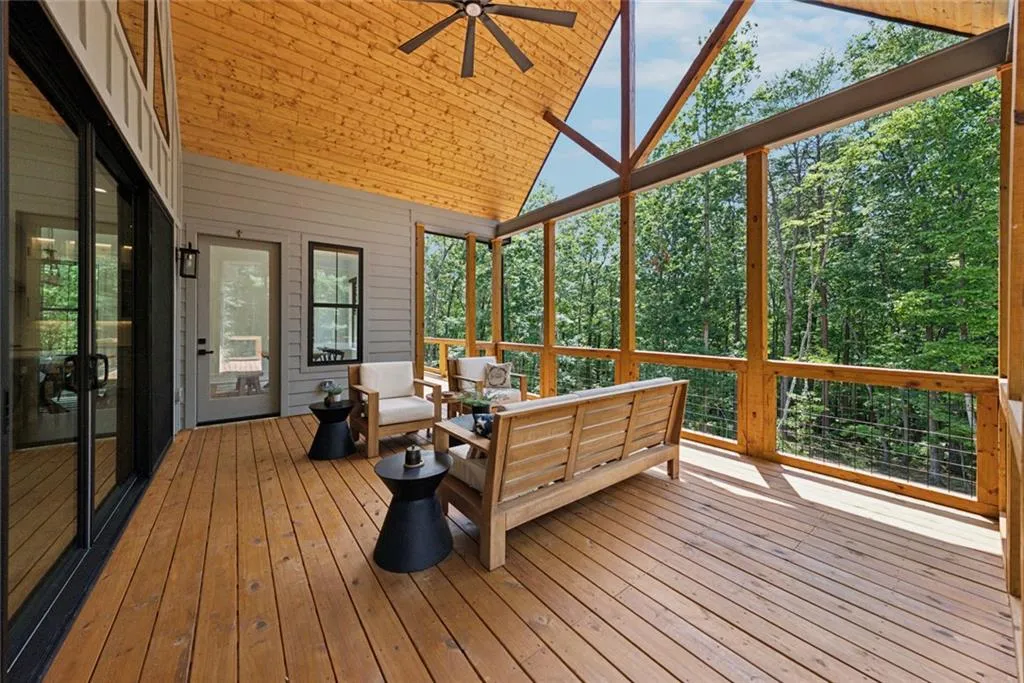 Talking Rock, Georgia 30175, United States, 4 Bedrooms Bedrooms, ,5 BathroomsBathrooms,Residential,Active,160429