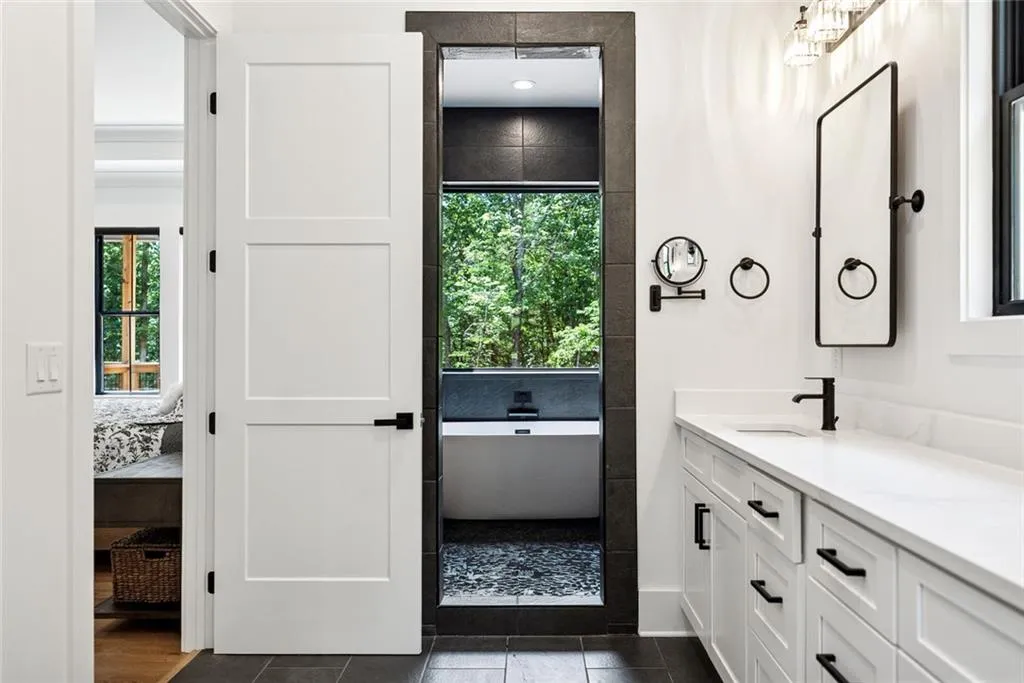 Talking Rock, Georgia 30175, United States, 4 Bedrooms Bedrooms, ,5 BathroomsBathrooms,Residential,Active,160429