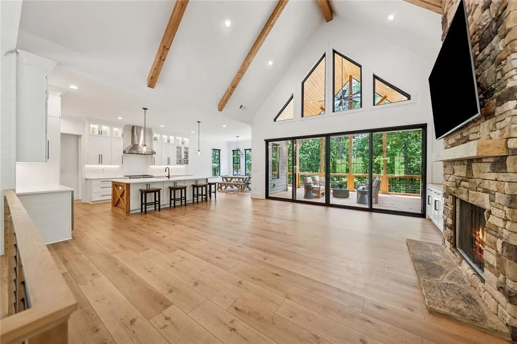 Talking Rock, Georgia 30175, United States, 4 Bedrooms Bedrooms, ,5 BathroomsBathrooms,Residential,Active,160429