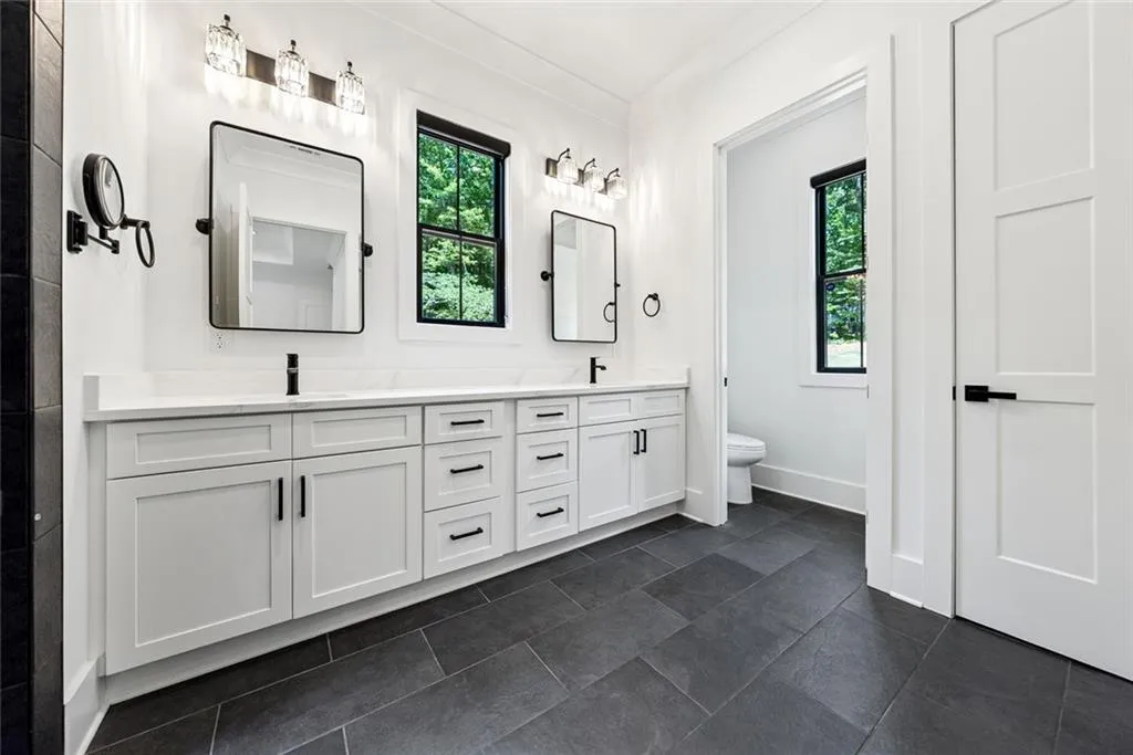 Talking Rock, Georgia 30175, United States, 4 Bedrooms Bedrooms, ,5 BathroomsBathrooms,Residential,Active,160429