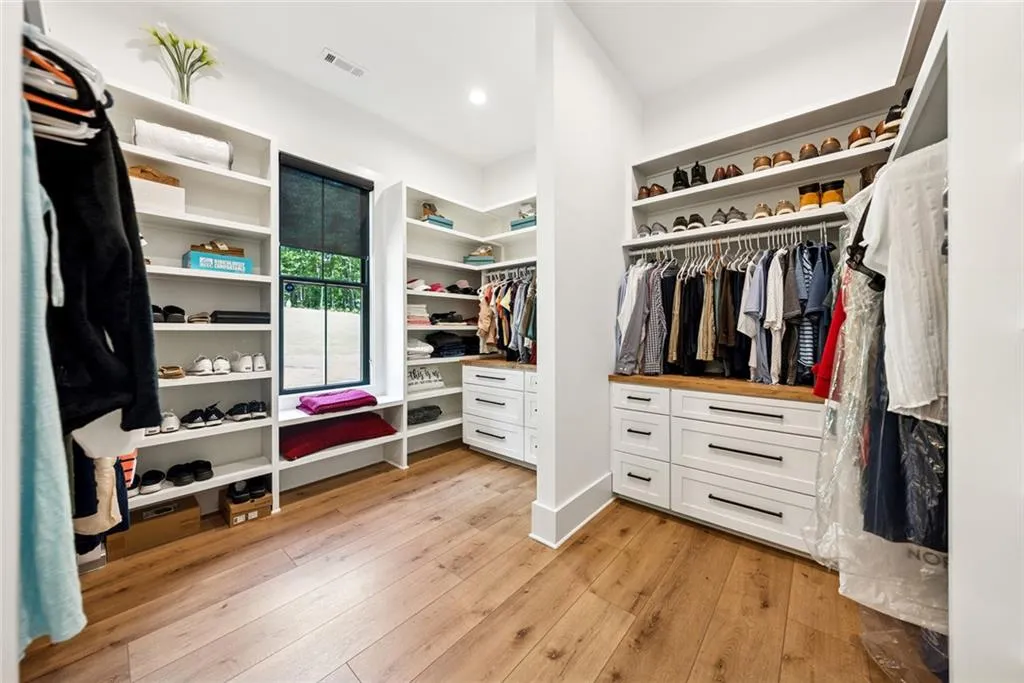 Talking Rock, Georgia 30175, United States, 4 Bedrooms Bedrooms, ,5 BathroomsBathrooms,Residential,Active,160429