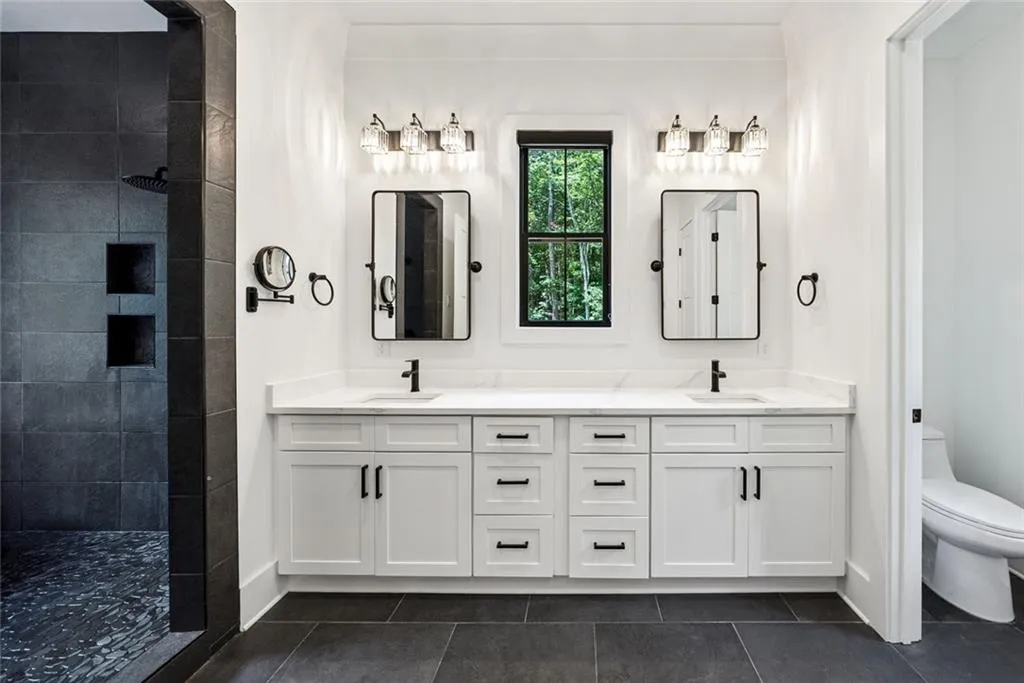 Talking Rock, Georgia 30175, United States, 4 Bedrooms Bedrooms, ,5 BathroomsBathrooms,Residential,Active,160429