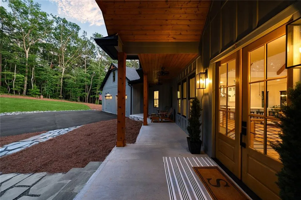 Talking Rock, Georgia 30175, United States, 4 Bedrooms Bedrooms, ,5 BathroomsBathrooms,Residential,Active,160429