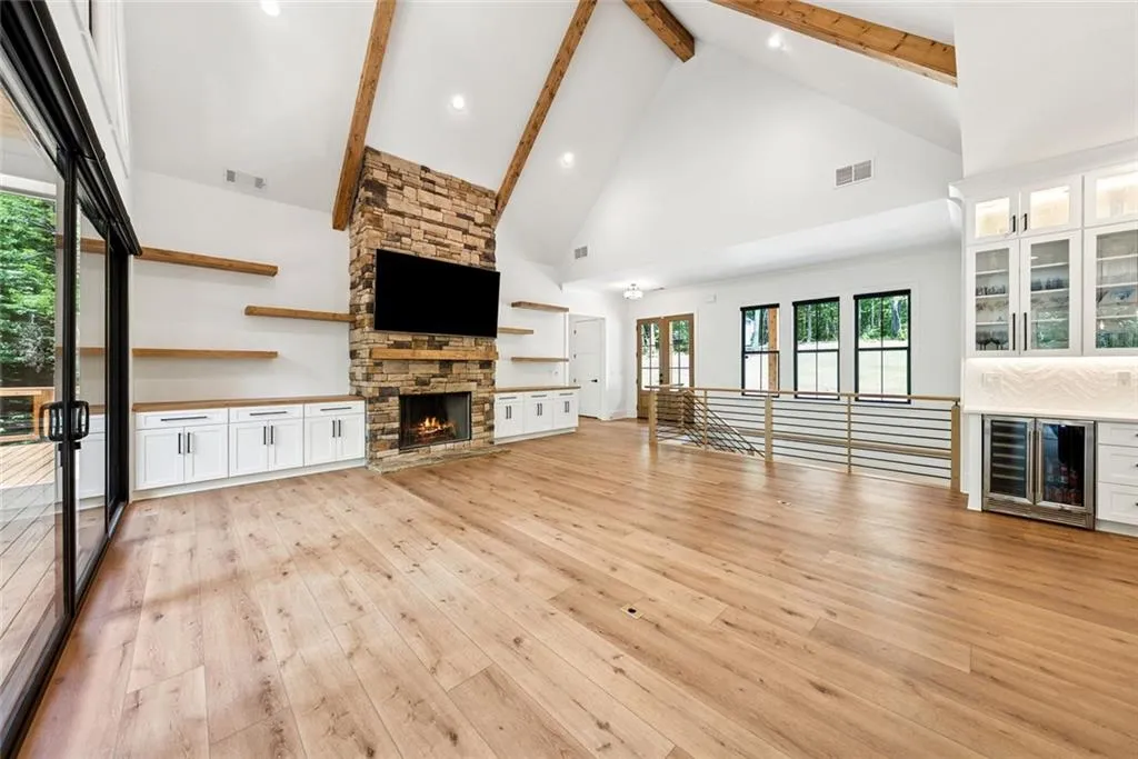 Talking Rock, Georgia 30175, United States, 4 Bedrooms Bedrooms, ,5 BathroomsBathrooms,Residential,Active,160429