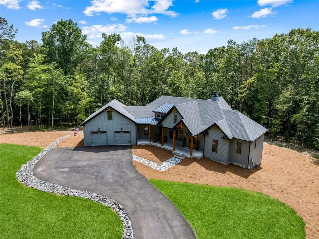 Talking Rock, Georgia 30175, United States, 4 Bedrooms Bedrooms, ,5 BathroomsBathrooms,Residential,Active,160429