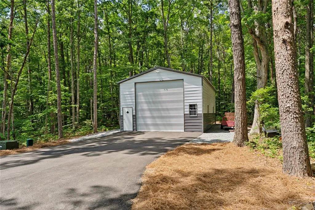 Talking Rock, Georgia 30175, United States, 4 Bedrooms Bedrooms, ,5 BathroomsBathrooms,Residential,Active,160429