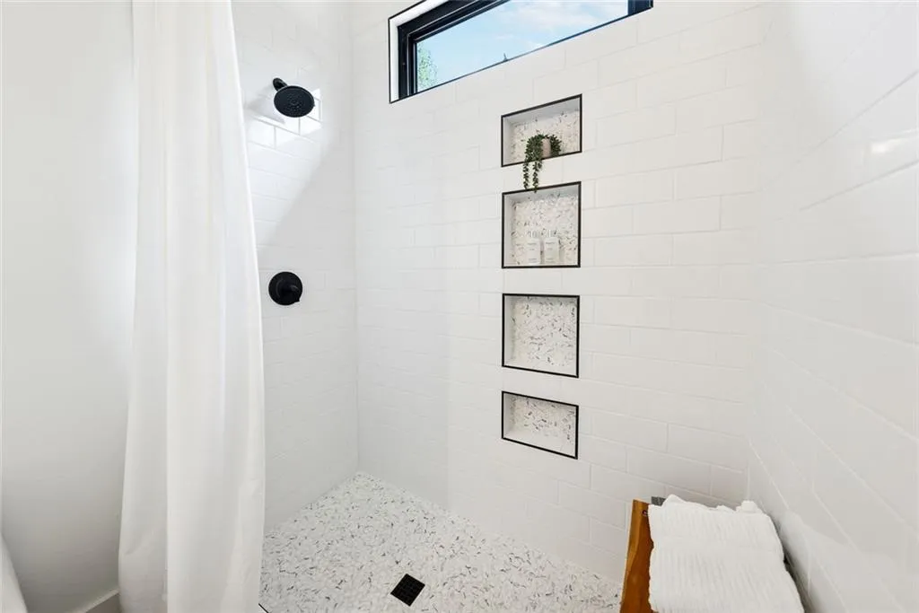 Talking Rock, Georgia 30175, United States, 4 Bedrooms Bedrooms, ,5 BathroomsBathrooms,Residential,Active,160429