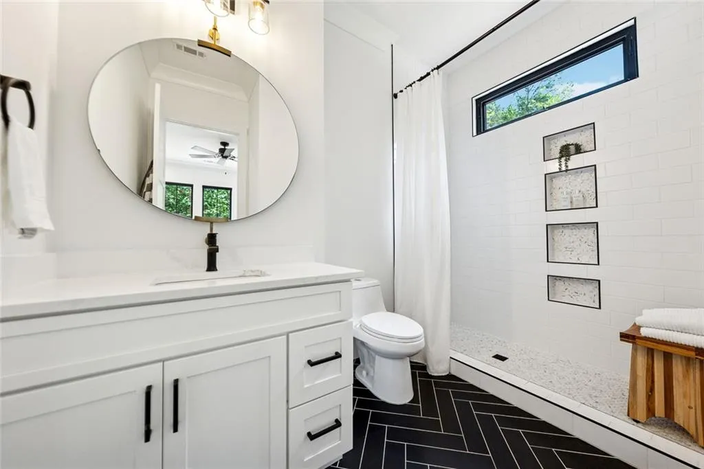 Talking Rock, Georgia 30175, United States, 4 Bedrooms Bedrooms, ,5 BathroomsBathrooms,Residential,Active,160429