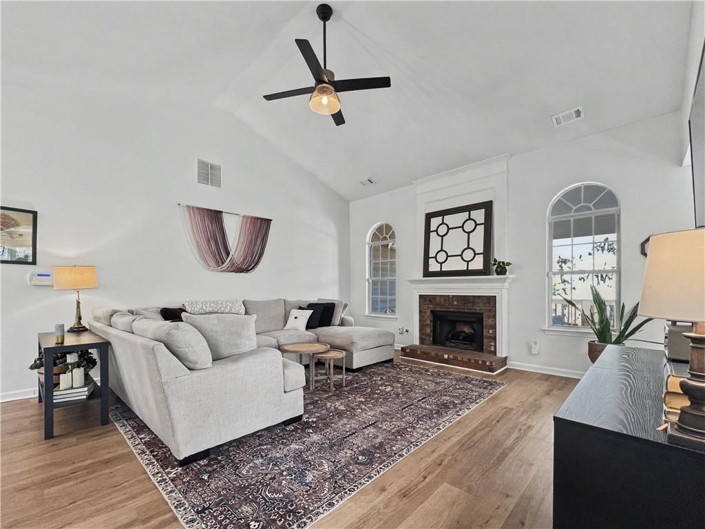 1906 Newpark Court NW