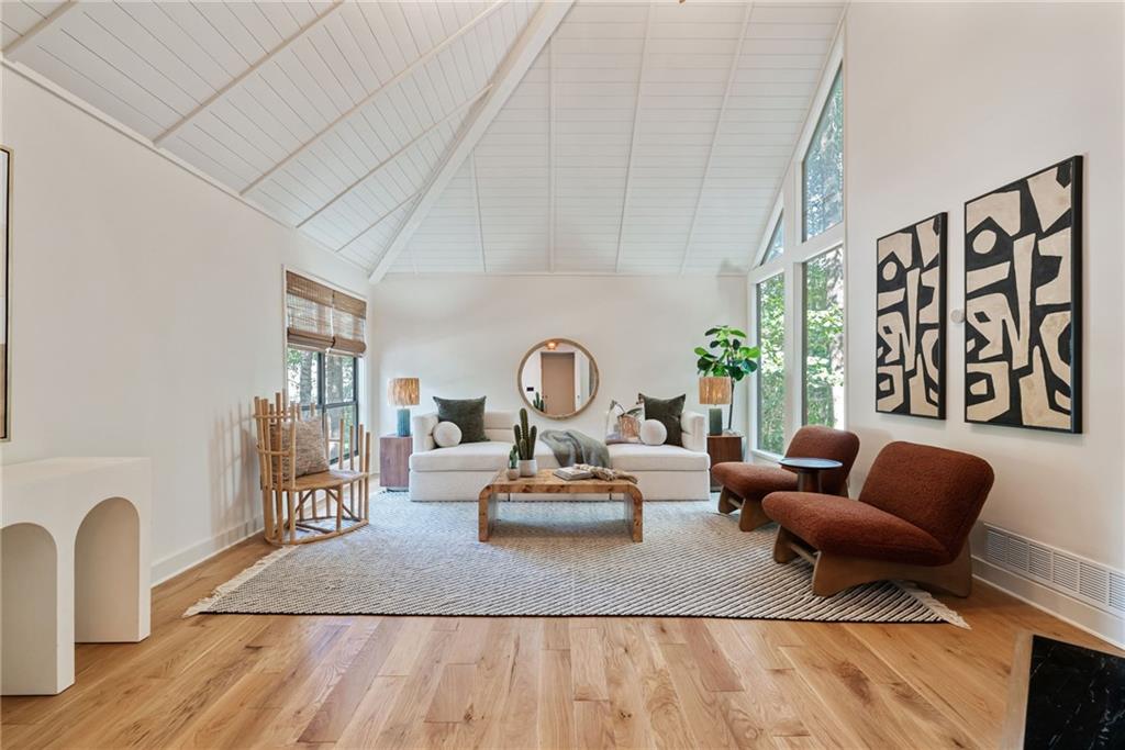 4201 Charleston Trail SE