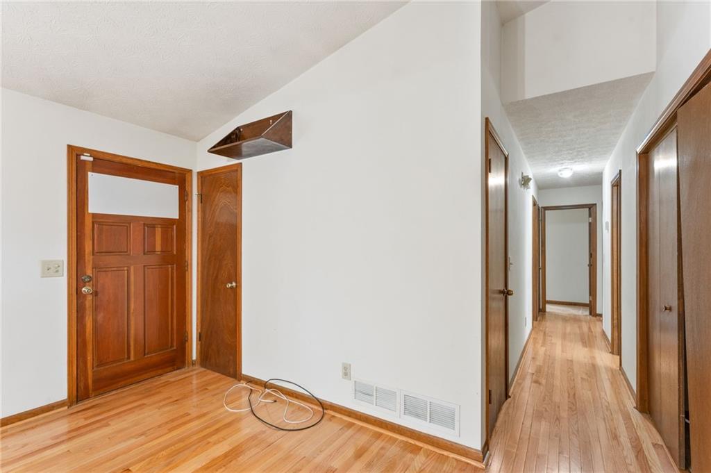 2750 Old Ivy Court