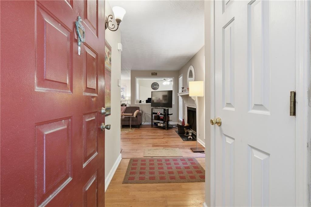 4012 Woodridge Way