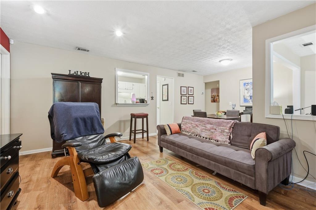 4012 Woodridge Way