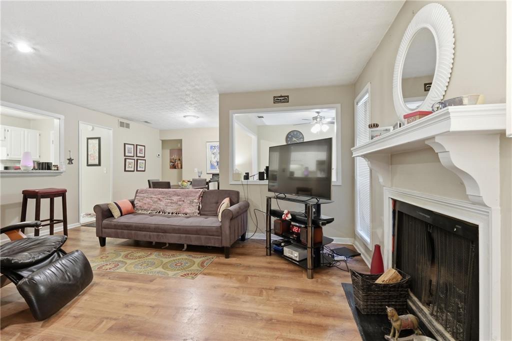 4012 Woodridge Way