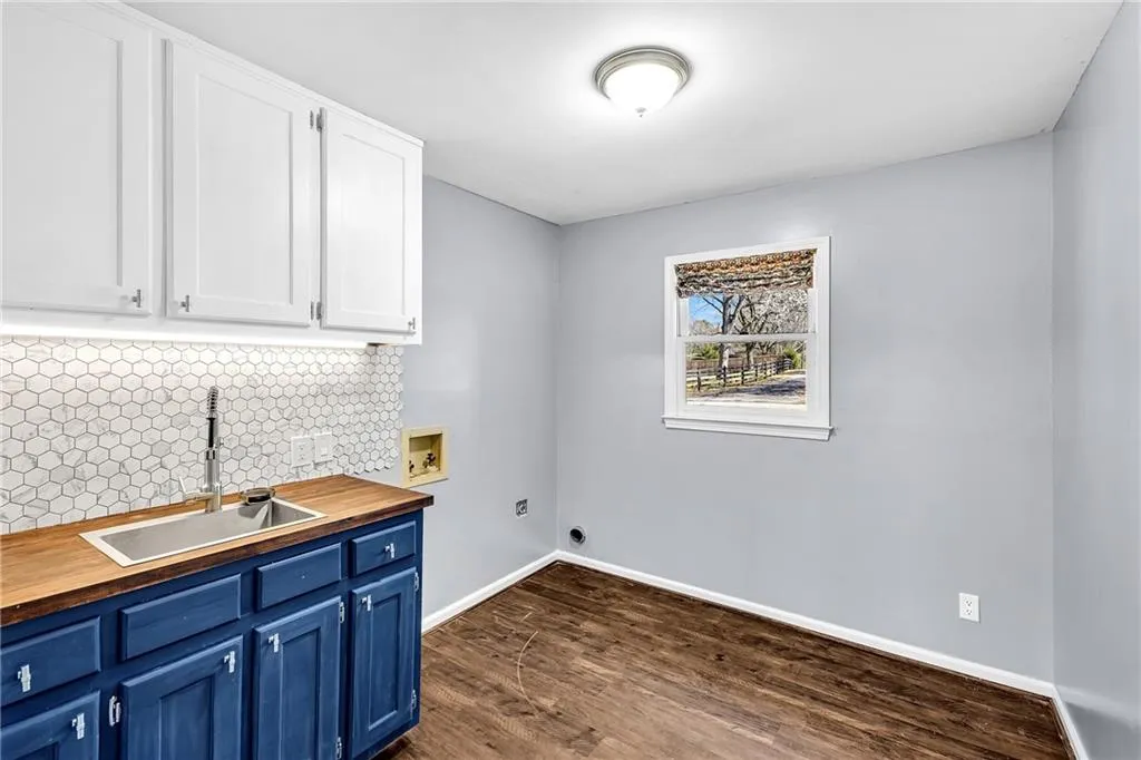 McDonough, Georgia 30253, United States, 4 Bedrooms Bedrooms, ,4 BathroomsBathrooms,Residential,Pending,76516